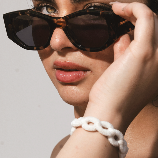 Annulette  ·  White Velvet and Smooth Beads - RayahHair